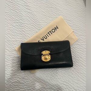 Louis Vuitton Mahina black Amelia wallet
